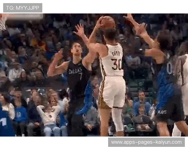 库里两记高难度三分连中，勇士气势如虹