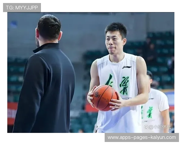 球星在季前集训中承担额外防守任务，角色更全能